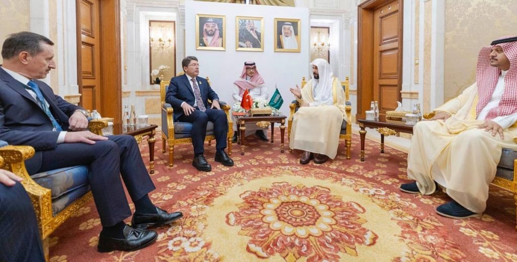 وزير العدل يلتقي نظيره التركي على هامش المؤتمر العدلي الدولي الثاني