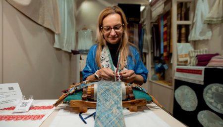 من بودابست إلى الرياض.. رحلة حرفية تحفظ آخر أسرار الدانتيل اليدوي