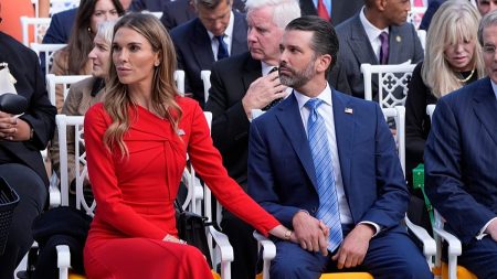 ترامب يعلن خطوبة نجله الأكبر على بيتينا أندرسون.. من تكون سيدة المجتمع التي أثارت الاهتمام؟