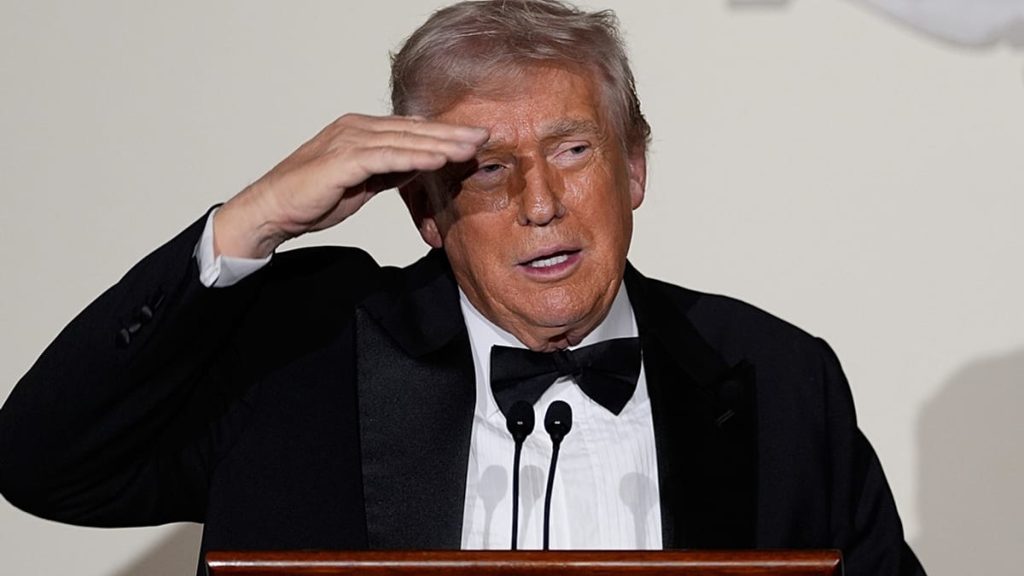 ترامب يشكك في مصداقية استطلاعات الرأي بعد تراجع تأييد سياسته الاقتصادية