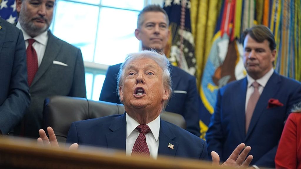 أبواب أمريكا المغلقة.. هل يتلاشى حلم الشباب العربي بالهجرة بعد قرارات ترامب؟