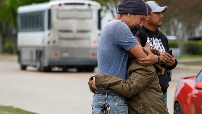 إنهاء برامج لمّ شمل العائلات لـمواطني 7 دول: أمريكا تحدد موعدًا نهائيًا لمغادرة المستفيدين