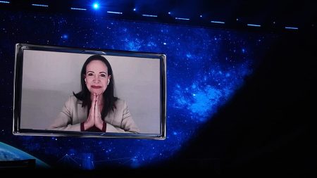 زعيمة المعارضة الفنزويلية تحضر إلى أوسلو.. وتغيب عن حفل تسليم جائزة نوبل للسلام