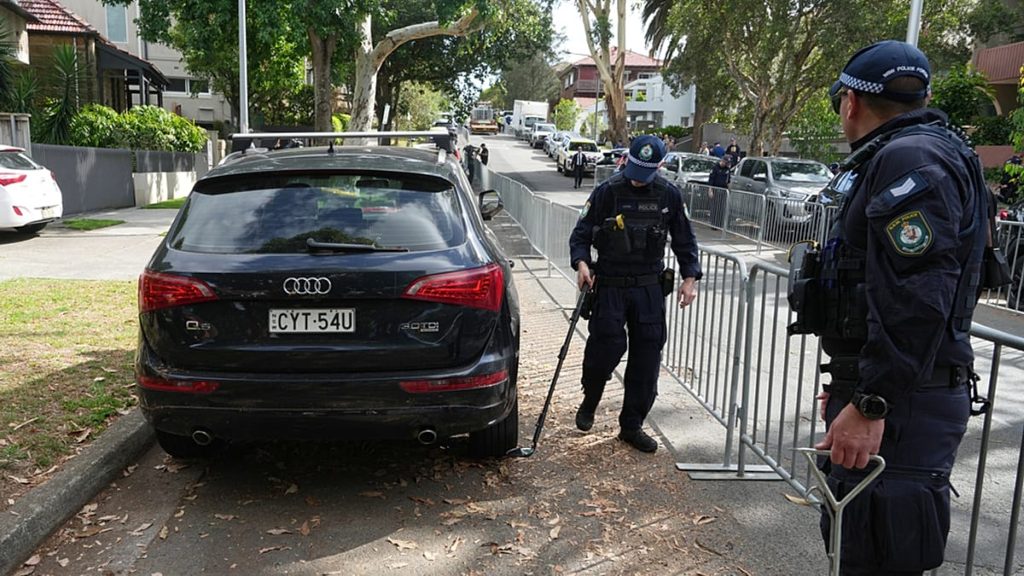 الشرطة الأسترالية تعلن اعتراض سيارتين بعد معلومات عن إمكانية وقوع “عمل عنيف”