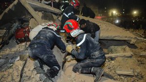 فيديو. المغرب يحقق في انهيار مبنيين بفاس: مقتل 19 شخصًا وإصابة 16 آخرين