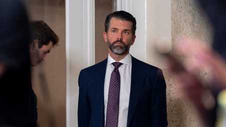 “الأغنياء الفاسدون فروا”..ترامب الابن يهاجم أوكرانيا بعنف ويلمّح إلى إمكانية انسحاب والده من الوساطة