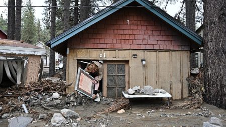 فيديو. أمطار غزيرة وفيضانات توقع قتلى في كاليفورنيا