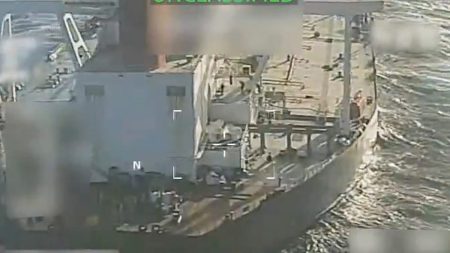 عقوبات أميركية تطال أقارب مادورو.. وواشنطن تستعد لوضع يدها على حمولة ناقلة نفط فنزويلية