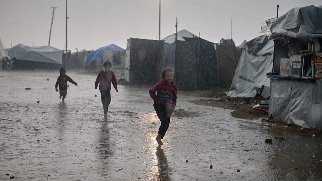 مباشر – أمطار غزيرة تزيد معاناة نازحي غزة.. وترامب يحقق في خرق إسرائيلي محتمل لوقف النار