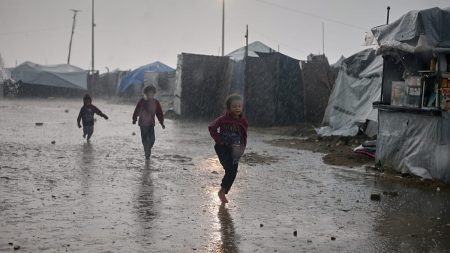 مباشر – أمطار غزيرة تزيد معاناة نازحي غزة.. وترامب يحقق في خرق إسرائيلي محتمل لوقف النار