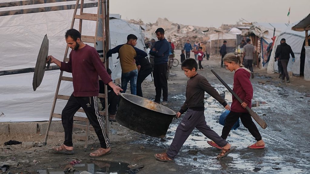 مباشر – واشنطن تكشف موعد نشر “قوة الاستقرار” في غزة.. ومنخفض قطبي يغرق خيام النازحين