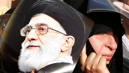 إيران ترفع السقف في مواجهة التحذيرات.. هل منح ترامب نتنياهو الضوء الأخضر لضرب طهران؟