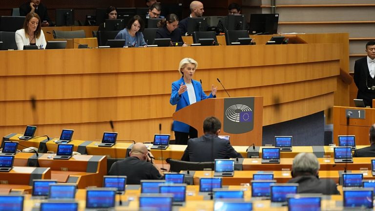 البرلمان الأوروبي يصادق على حظر واردات الغاز الروسي بحلول 2027