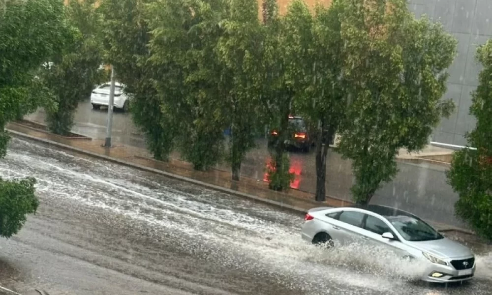 أمطار جدة اليوم: استمرار الهطول الغزير وتحذيرات الدفاع المدني