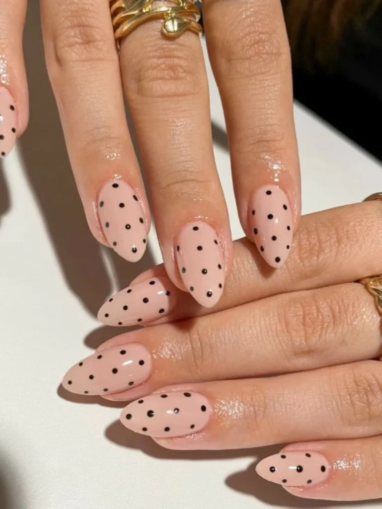 الأظافر المنقطة… صيحة جمالية بين الجرأة والنعومة – أخبار السعودية