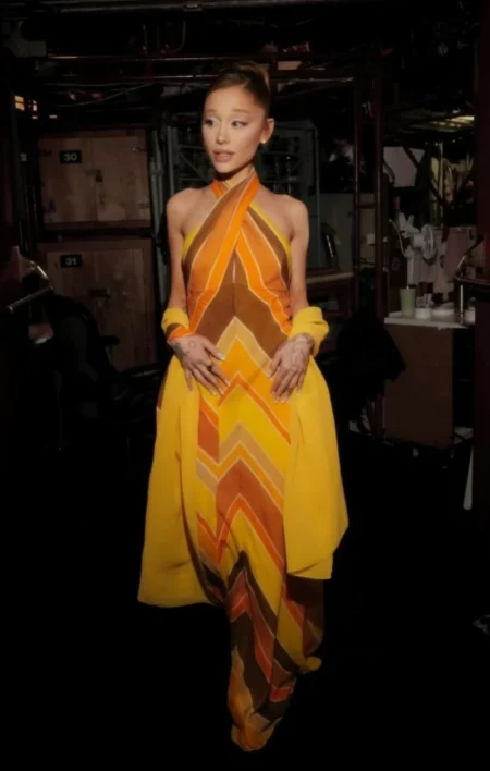 أريانا غراندي تعيد إحياء أناقة السبعينات بفستان تاريخي – أخبار السعودية