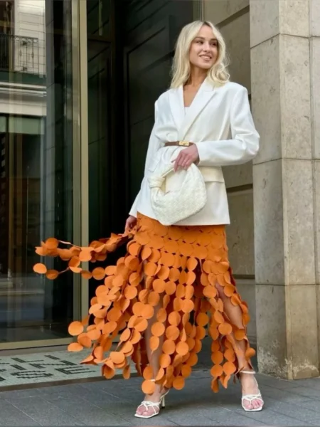 أفكار مبتكرة لتنسيق التنورة بشرّاشيب هندسية – أخبار السعودية