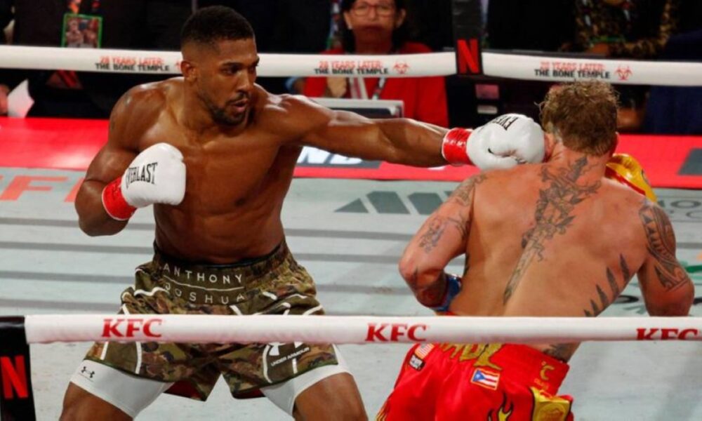 أنتوني جوشوا يهزم جيك بول بالضربة القاضية في نزال ميامي
