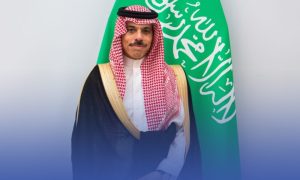 وزير الخارجية السعودي يبحث تطورات المنطقة مع نظيريه الأمريكي والباكستاني