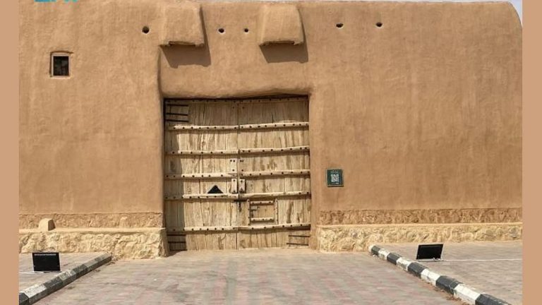 بوابة قصر الملك عبدالعزيز بـ «لينة».. معلم تاريخي شامخ وحضور متجدد في الذاكرة الوطنية
