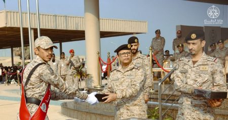 مدرسة مشاة القوات البحرية تحتفل بتخريج دفعة جديدة من دورة الفرد الأساسي