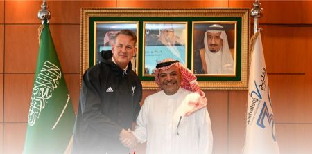 مدارس روّاد الخليج توظف خبرة «ليفربول» في صناعة جيل رياضي قيادي