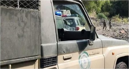 دوريات المجاهدين بحائل تضبط مواطنا بحوزته حطب محلي معروض للبيع