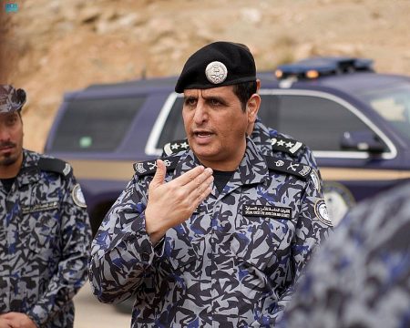 قائد القوات الخاصة للأمن والحماية يتفقد قوة البحر الأحمر