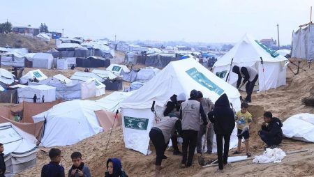 المملكة تواصل جهودها الإغاثية لإيواء نازحي جنوب غزة من آثار المنخفض الجوي