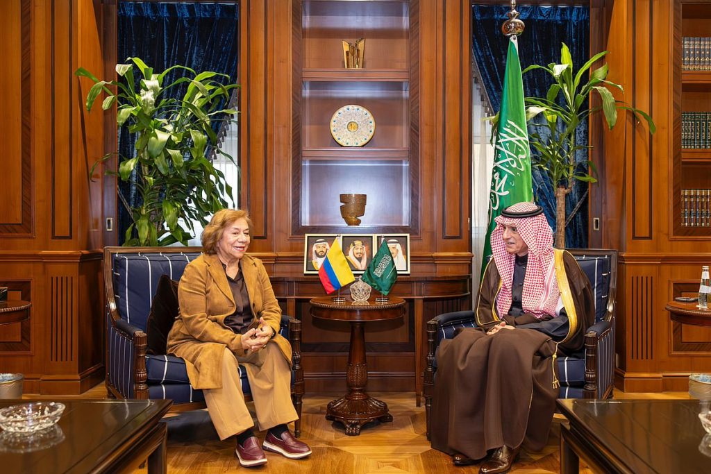 الجبير يبحث تعزيز العلاقات مع وزيرة خارجية كولومبيا