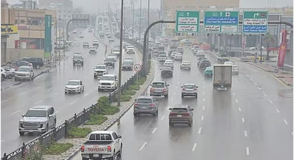 طقس المملكة الثلاثاء.. أمطار رعدية وزخات من البرد ورياح نشطة على عدة مناطق