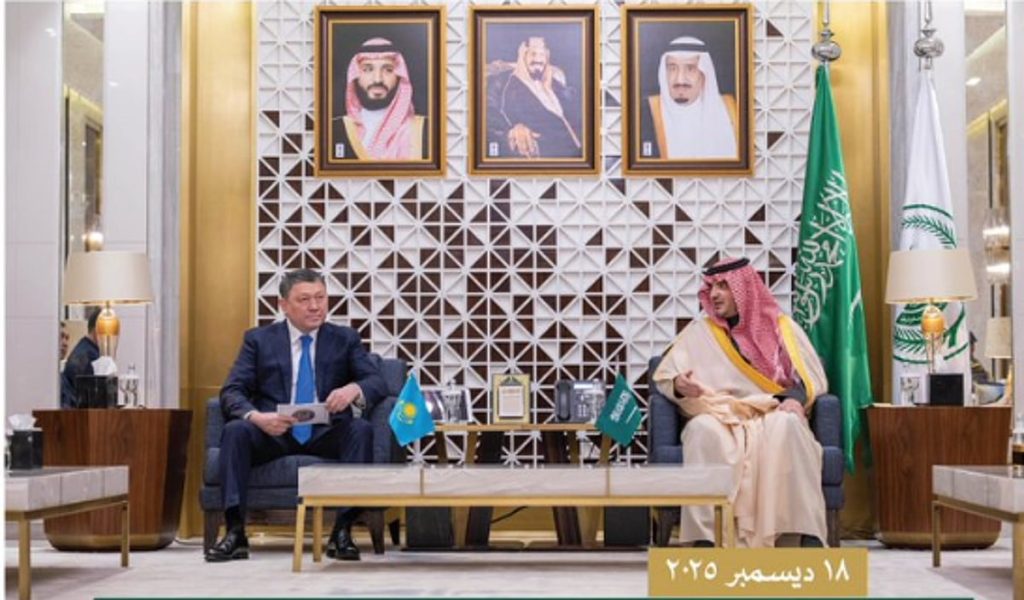 وزير الداخلية يبحث تعزيز التعاون الأمني مع نظيره في كازاخستان