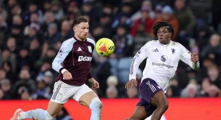 أستون فيلا يتغلَّب على مانشستر يونايتد بهدفين في الدوري الإنجليزي