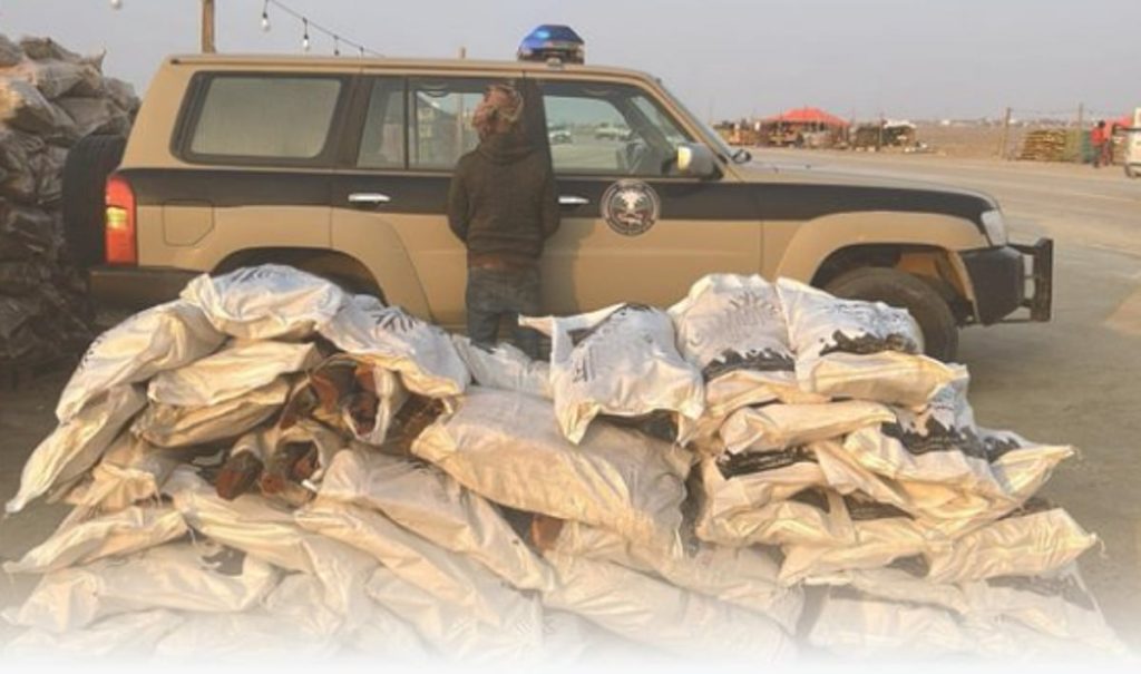 دوريات المجاهدين بالمنطقة الشرقية تضبط مخالفا من الجنسية البنجلاديشية لنظام البيئة