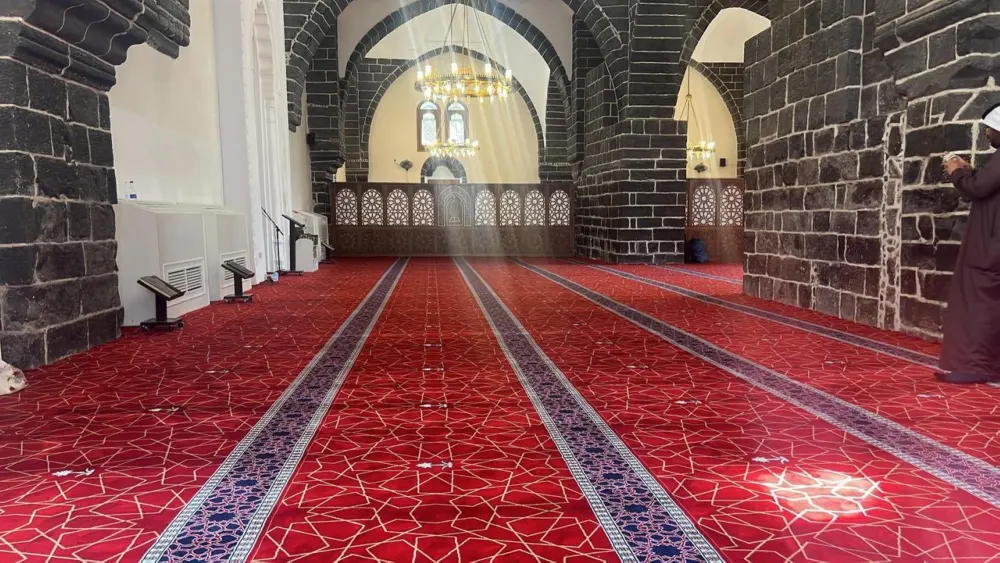 فرش 3 مساجد تاريخية بالمدينة المنورة بسجاد فاخر | أخبار السعودية