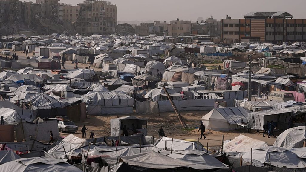 خروقات إسرائيلية لوقف إطلاق النار في غزة.. وترامب يشيد بدور حماس في إعادة رفات الرهائن