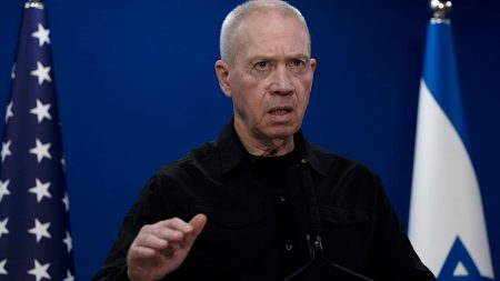 “يد إسرائيل الخفية”.. مسؤول سابق يدعو تل أبيب إلى التدخل بطريقة غير مباشرة في احتجاجات إيران