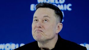 في دافوس.. إيلون ماسك يسخر من “مجلس السلام” ويجدّد صدامه مع ترامب