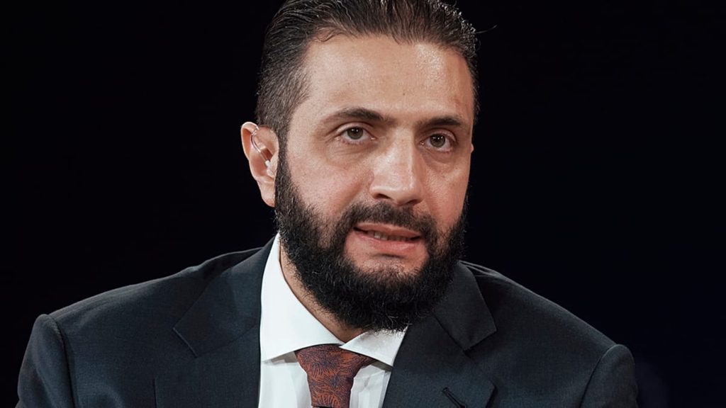 غموض أمني يحيط بأحمد الشرع والداخلية تنفي تعرضه للاستهداف.. ماذا جرى في القصر الجمهوري؟