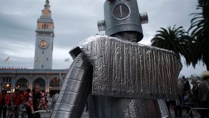 فيديو. روبوتات في شوارع دافوس: عرض مبتكر يلفت الأنظار