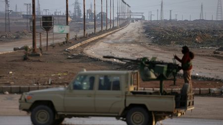 تقرير: مئات المسلحين العراقيين يدخلون الحسكة لدعم الأكراد.. ودمشق تُحذر بغداد