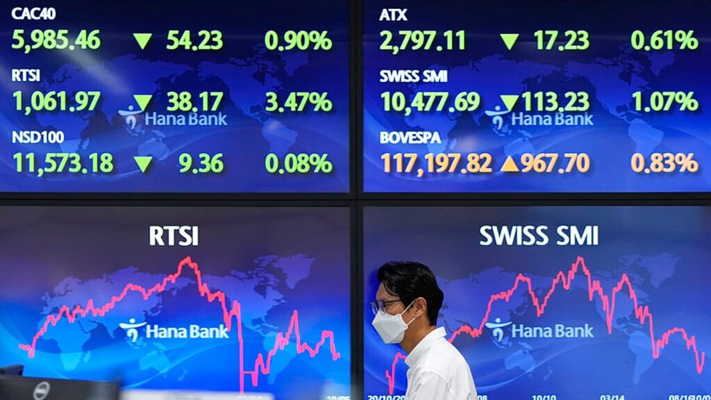 تراجع أسعار النفط والأسهم العالمية بعد تصريحات ترامب بشأن فنزويلا وغرينلاند