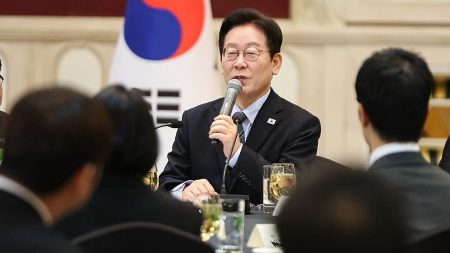 كوريا الجنوبية تلجأ إلى “البطريق الصغير” لفتح باب اللقاء مع كيم جونغ أون