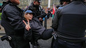 بعد “معركة الأمعاء الخاوية”.. الحكومة البريطانية تتراجع عن عقد مع شركة “إلبيت سيستمز” الإسرائيلية