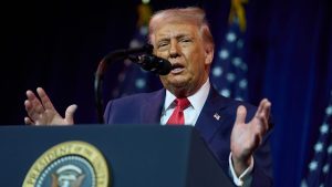 ترامب للجمهوريين: عليكم الفوز في انتخابات التجديد النصفي وإلا سيتمّ عزلي