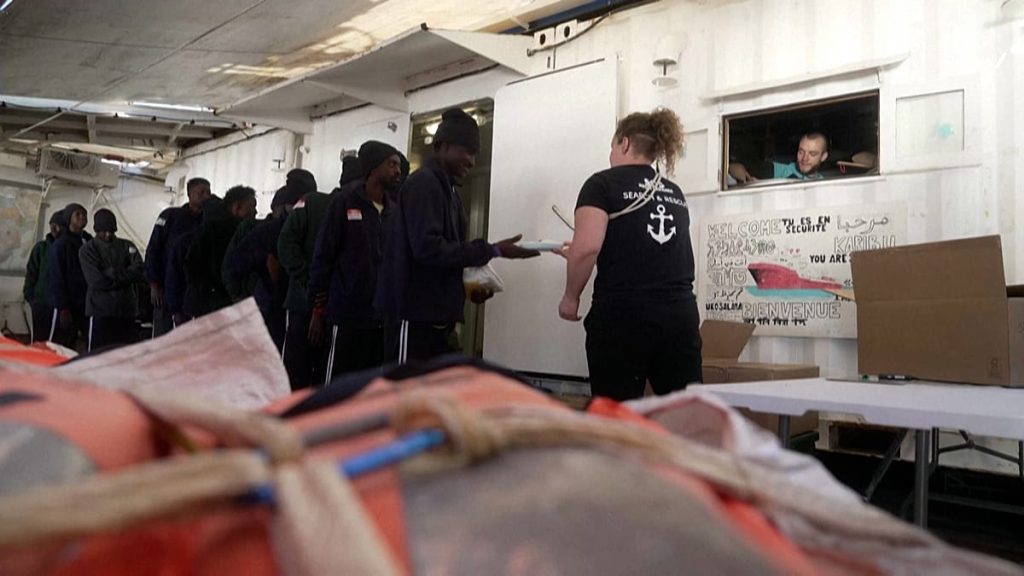 فيديو. ناجون من غرق يجدون الأمان على متن سفينة “إس أو إس المتوسط”