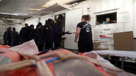 فيديو. ناجون من غرق يجدون الأمان على متن سفينة “إس أو إس المتوسط”