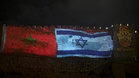 بسبب “علم إسرائيل”.. موجة استنكار واسعة بعد واقعة مثيرة للجدل على الحدود المغربية الجزائرية