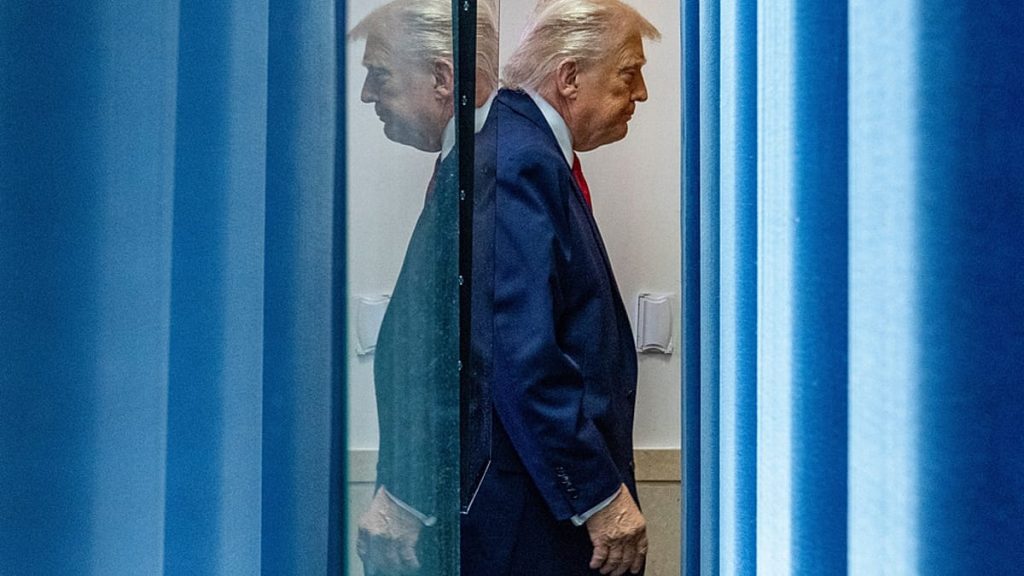 بعد فنزويلا.. إدارة ترامب تبحث “تغيير النظام” في كوبا