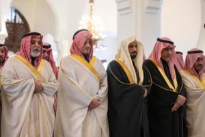 وزير الداخلية يؤدي صلاة الميت على الفريق أول سعيد بن عبدالله القحطاني – أخبار السعودية
